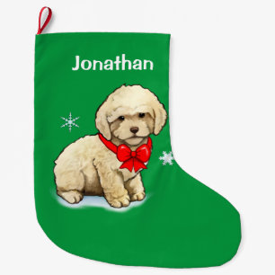 Poodle Puppy trägt einen Weihnachtsjunge Großer Weihnachtsstrumpf
