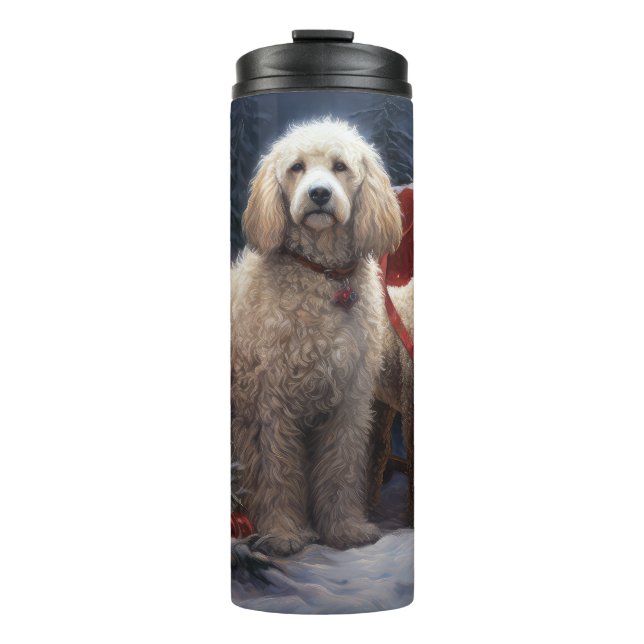 Poodle Snowy Sleigh Weihnachtsdekor Thermosbecher (Vorderseite)