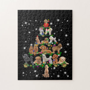 Poodle Weihnachtsbaum bedeckt durch Blitzlicht