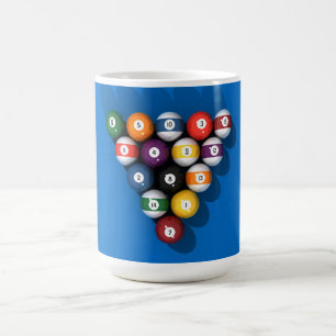 Pool-Bälle auf blauem Filz: Kaffeetasse