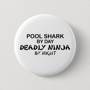 Pool-Haifisch tödliches Ninja bis zum Nacht Button