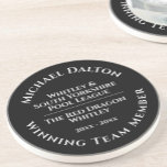 Pool League Trophy Sandstone Untersetzer<br><div class="desc">Eine Trophäe aus Sandstein im Stil eines Untersetzer zum Gedenken an den Poolliga-Wettbewerb. Personalisieren Sie die Angabe von Name, Club, Wettbewerb und Datum. Einzigartiges Medaillon einer besonderen Errungenschaft.</div>