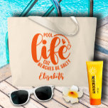 Pool Life Orange Jumbo Stoffbeutel<br><div class="desc">Machen Sie eine Aussage oder geben Sie als lustiges Geschenk, diese natürliche Farbe Tote Tasche mit Ihrem Namen und "Pool life cuz Strände salzig" in chic orange Schrift. PASSENDE Artikel in unserer Sammlung.</div>