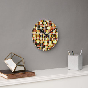 Poolfliesen, braune Mosaikfliesen, geometrisches M Runde Wanduhr