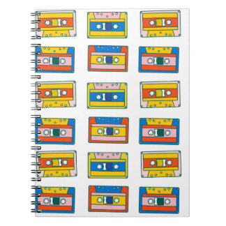 Pop art 90s seamless pattern of music cassettes. B Notizblock