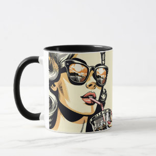 Pop-Art-Comic schicke Frau trinkt Limonade Tasse