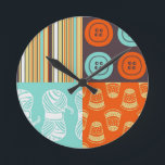Pop-Art-Muster - Nähen Runde Wanduhr<br><div class="desc">Pop-Art nahtlos Muster - Nähen - © und ® Bigstock® - Alle Rechte vorbehalten.</div>