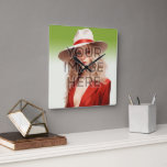 Pop Culture Signable Add Foto Personalisiert Custo Quadratische Wanduhr<br><div class="desc">Pop Kultur Signierbar Foto Personalisierte Wand-Uhr hinzufügen. Sind Sie ein einflussreicher Schauspieler, Schauspieler, Model, Musiker, Athlet oder Entertainer, der an Fan-Events teilnimmt? Pop Culture Signables sind einzigartige Objekte, die Sie ganz einfach mit Ihrem Foto und Ihrer Marke für Ihre nächste Veranstaltung anpassen können. Da Sie nicht in loser Schüttung kaufen...</div>