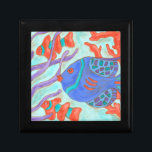 Pop Geschenkbox<br><div class="desc">Dieses Gemälde von Nancy Slocum erfasst das wunderschöne Wasserleben unter Wasser. Es stellt Farbfische dar, die im blauen Ozean schwimmen. Dieses Bild wird jedem Wohnzimmer oder Kinderzimmer Farbe verleihen.</div>
