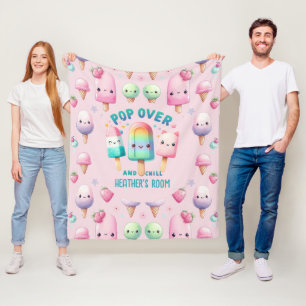 Pop im Zimmerdekor der Girl's Bedroom on Over and  Fleecedecke