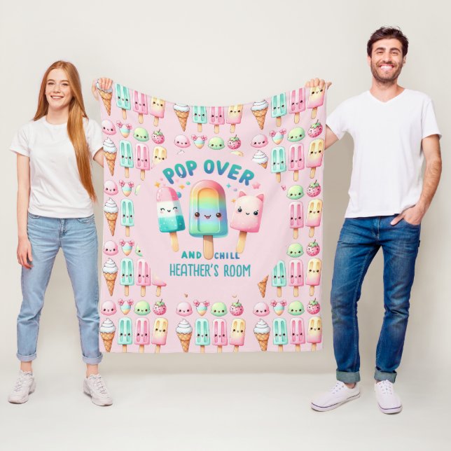Pop im Zimmerdekor der Girl's Bedroom on Over and  Fleecedecke (Beispiel)