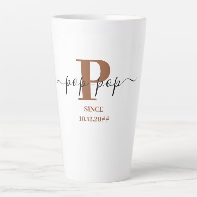 Pop-Pop Elegante Script Monogram Brown White Milchtasse (Vorderseite)