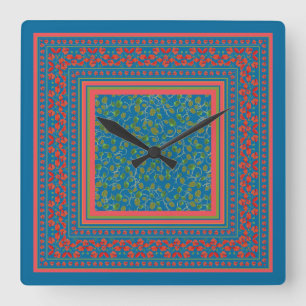 Poppies und Mohnknospen auf der Uhr am blauen Plat