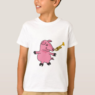 Porc de danse avec un T-shirt de trompette