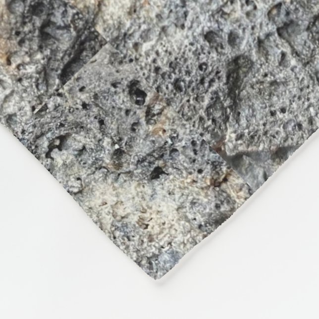 Porous Stone | Gefülltes Muster | Fleecedecke (Ecke)