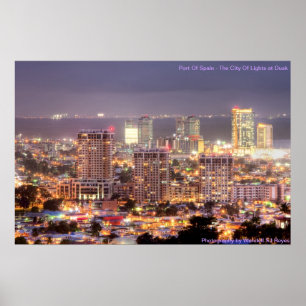 Port-of-Spain Stadt der Lichter an der Dämmerung Poster