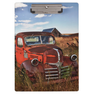 Porte-bloc Camion Dodge orange rouillé avec ferme abandonnée