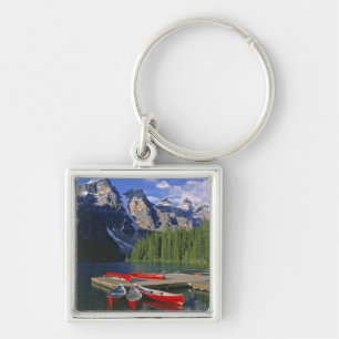 Porte-clés Canada, Alberta, Moraine Lake. Des pirogues rouges