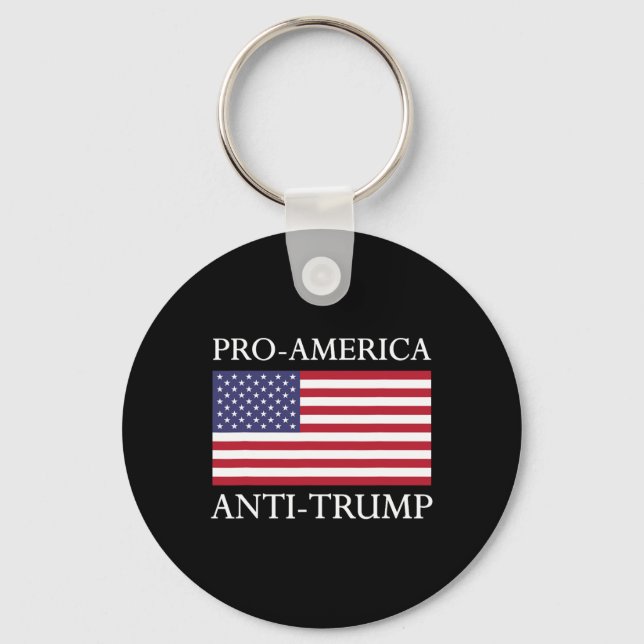 Porte-clés Chemise anti-Trump - Le drapeau américain résiste (Recto)