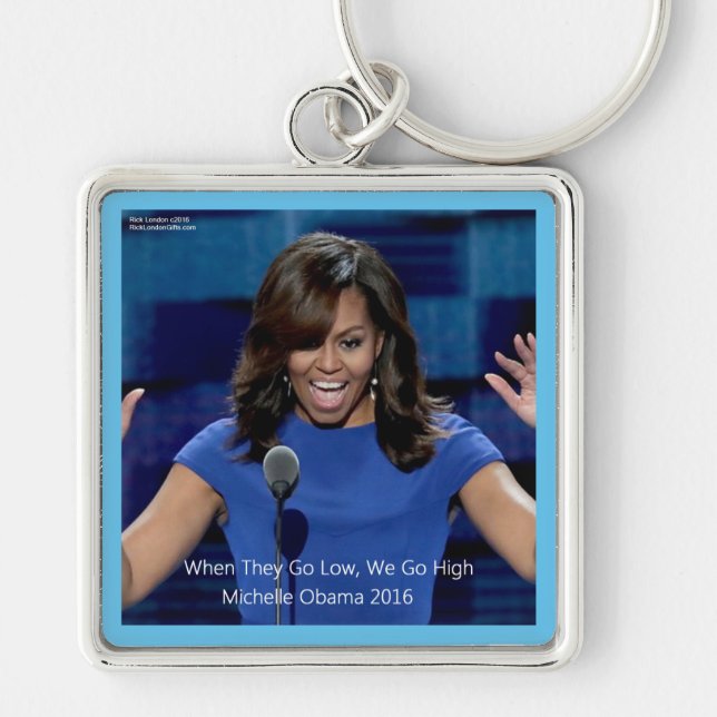 Porte-clés Collectif Michelle Obama "We Go High" (Devant)