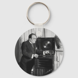 Porte-clés Enrico Caruso avec la marque Victrola Phonograph