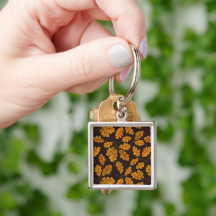 Porte-clés Feuilles de chêne automnal sur brun foncé