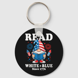 Porte-clés Gnome Patriotique Lisant Feux d'Artifice Lit Blanc