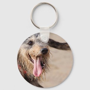 Porte-clés Heureux chien sur une plage
