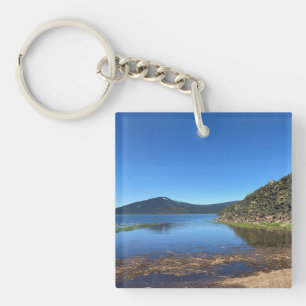 Porte-clés Lac Davis avec rochers de lave, Oregon