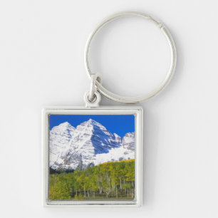 Porte-clés Maroon Bells avec forêt de trembles en automne.