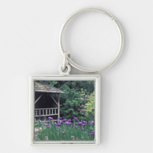 Porte-clés Pavillon en bois dans le jardin en contrebas à