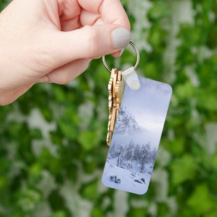 Porte-clés Pays merveilleux d'hiver, brouillard, forêt d'épin