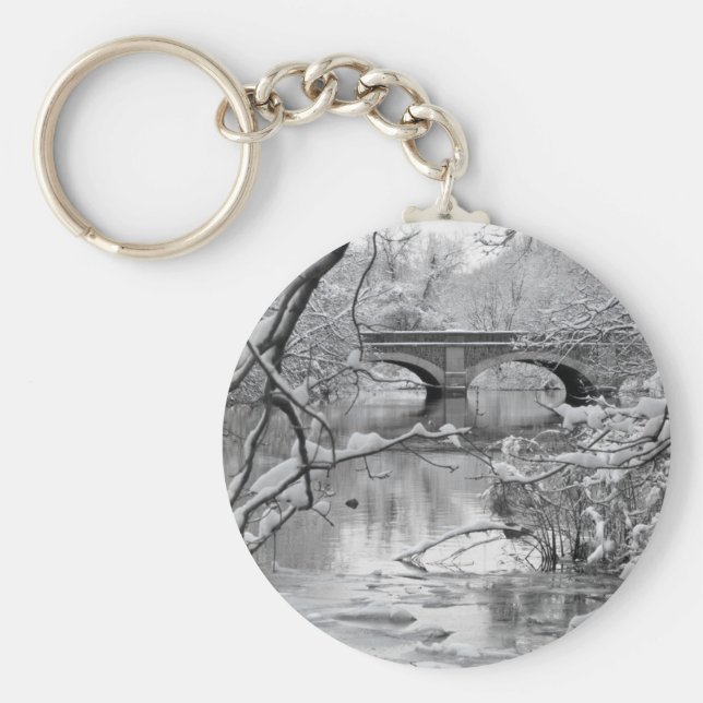 Porte-clés Pont de voûte au-dessus de rivière congelée en (Devant)