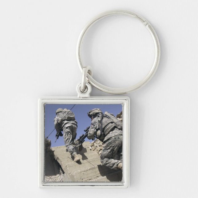 Porte-clés Soldats montant l'escalier d'un bâtiment (Devant)