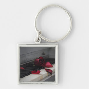 Porte-clés Touches de piano avec une rose rouge