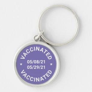Porte-clés Vacciné avec dates personnalisées et texte lilas b