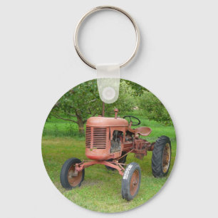 Porte-clés Vieux tracteur dans le verger