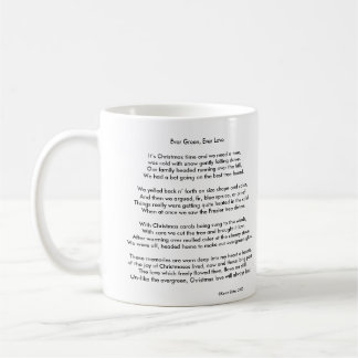 Porte de Noël et tasse de café toujours verte