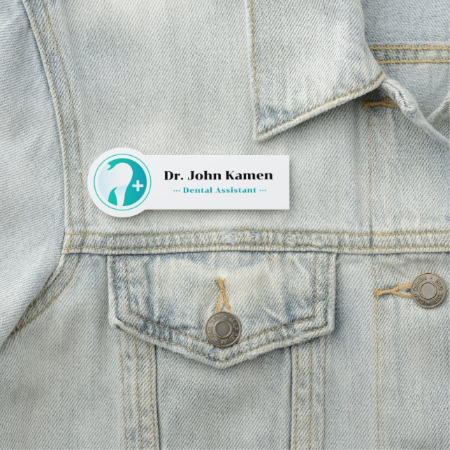 Porte-nom Assistant dentaire | Logo des dents (En situation)