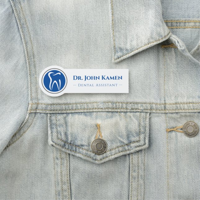 Porte-nom Assistant dentaire | Logo des dents (En situation)