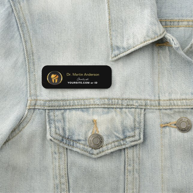 Porte-nom Clinique dentaire professionnelle Gold Tooth Logo (En situation)