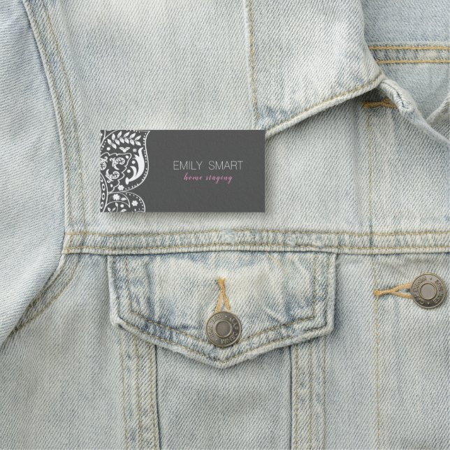 Porte-nom Damas gris et dentelle blanche (En situation)