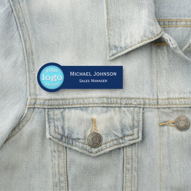 Porte-nom Employé du logo professionnel personnalisé moderne (En situation)