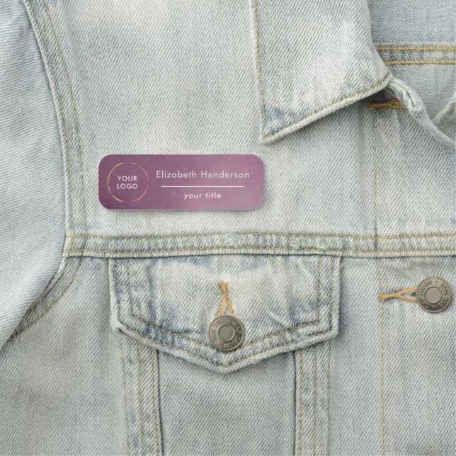 Porte-nom Lilac Metallic avec votre logo (En situation)