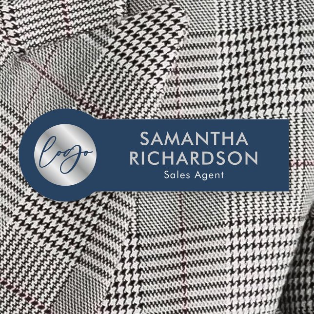 Porte-nom Logo d'entreprise Entreprise Marine & Silver Emplo (Modern navy blue business employee name tags with custom text and your logo)