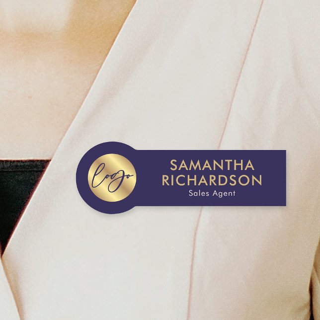 Porte-nom Logo d'entreprise Marine Blue & Gold Employé Entre (Modern navy blue business employee name tags with custom text and your gold logo)