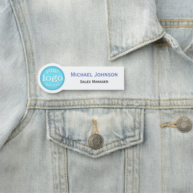 Porte-nom Logo professionnel personnalisé moderne employé (En situation)