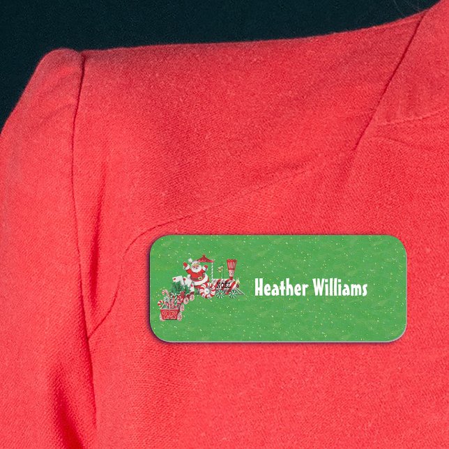 Porte-nom Père Noël sur Candy Train Lettres Holly Green Gold (Santa riding a festive candy train on green with gold flecks plastic name tag.)