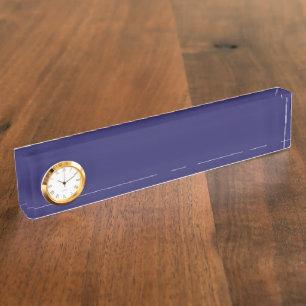 Porte-nom Pour Bureau un arrière - plan bleu avec une horloge