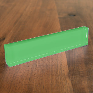 Porte-nom Pour Bureau Un paysage verdoyant peuplé d'arbres verdoyants.